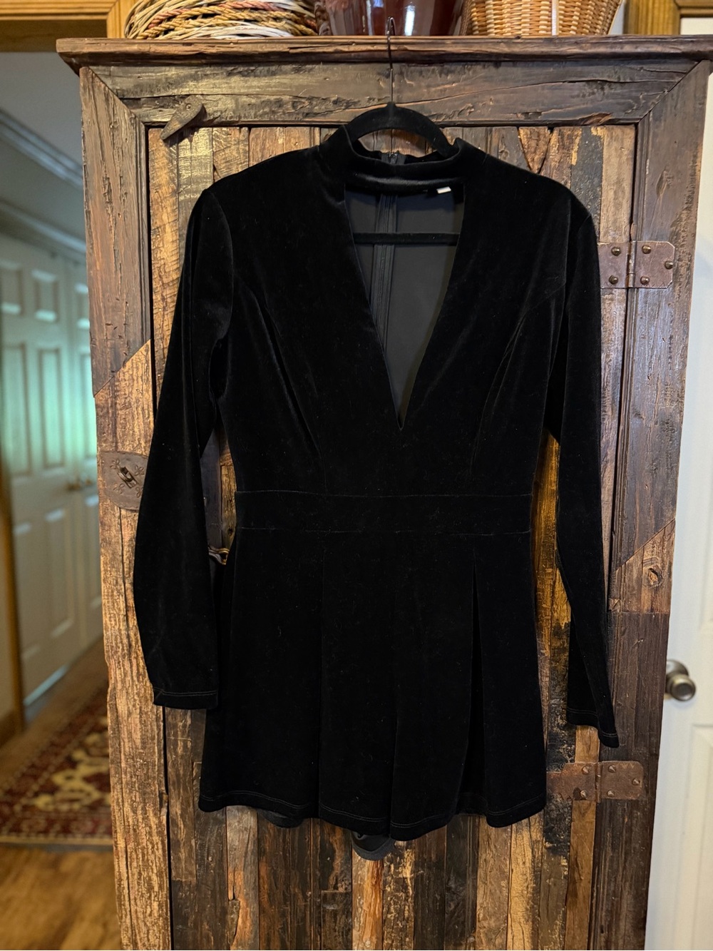 GB Black Velvet Romper S Long Sleeve Plunge V Neck Choker Party NYE